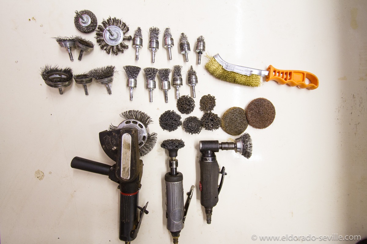 This were the tools I used to de-rust the undercarriage of my car. My friend Richard borrowed me his cool pneumatic tools.